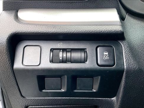 Used 2016 Subaru Crosstrek 2.0i Premium w/ Moonroof Package image 32