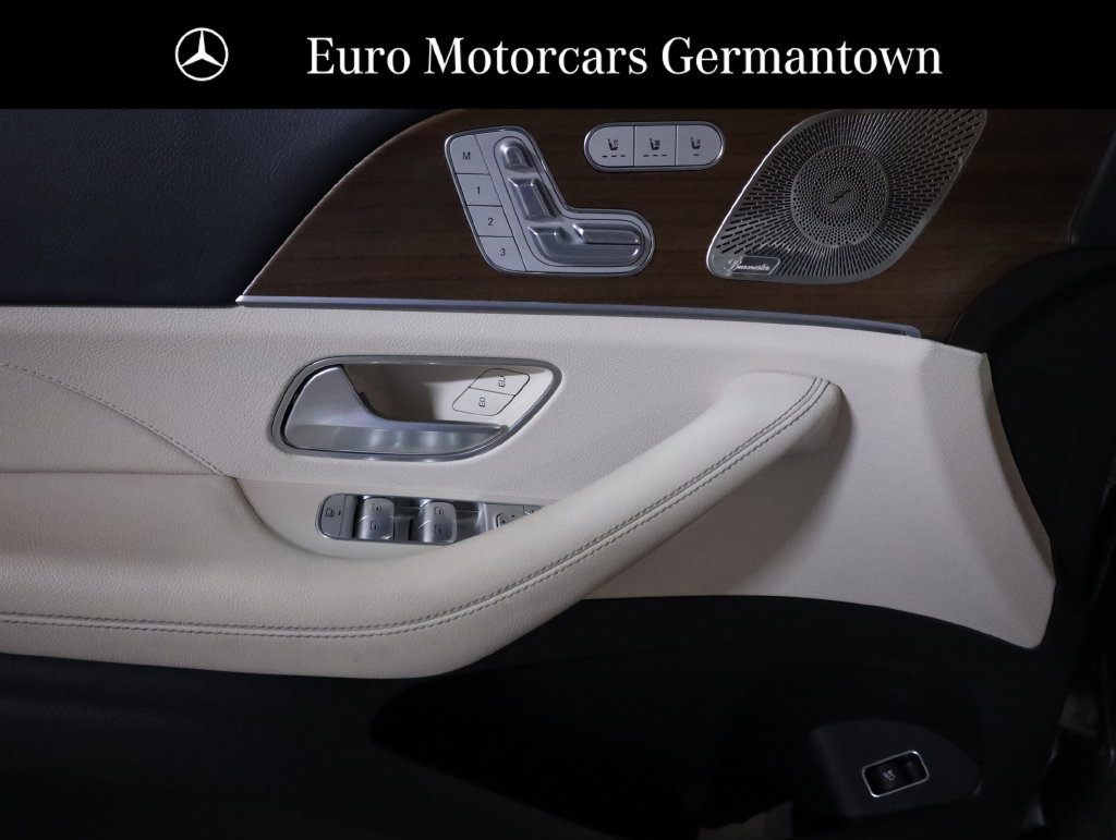 Used 2023 Mercedes-Benz GLS 450 4MATIC image 9