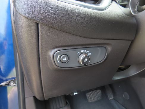 Used 2023 Chevrolet Equinox LS FWD image 12