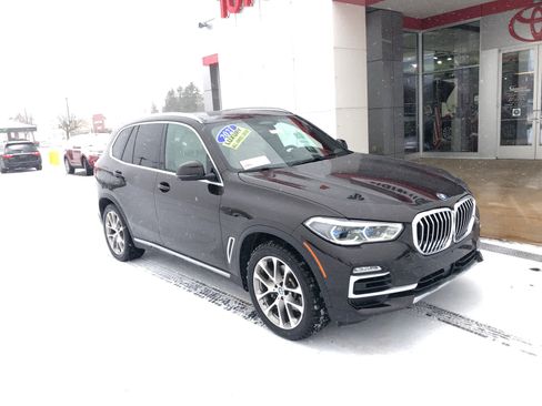 Used 2021 BMW X5 xDrive40i w/ Executive Package image 3