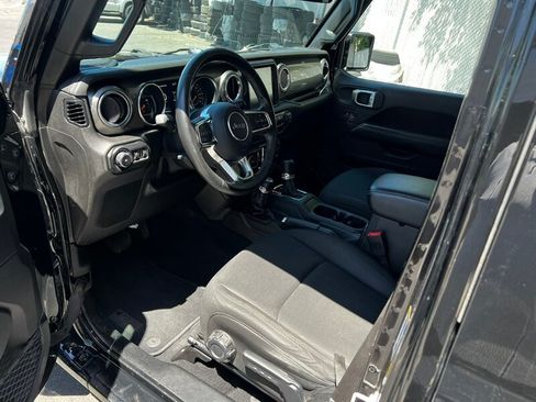 Used 2020 Jeep Wrangler Unlimited Sahara w/ Uconnect 4C Nav & Sound Group AWD/4WD image 18