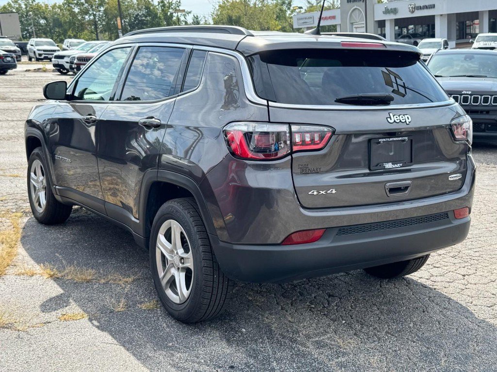 Used 2024 Jeep Compass Latitude AWD/4WD image 6