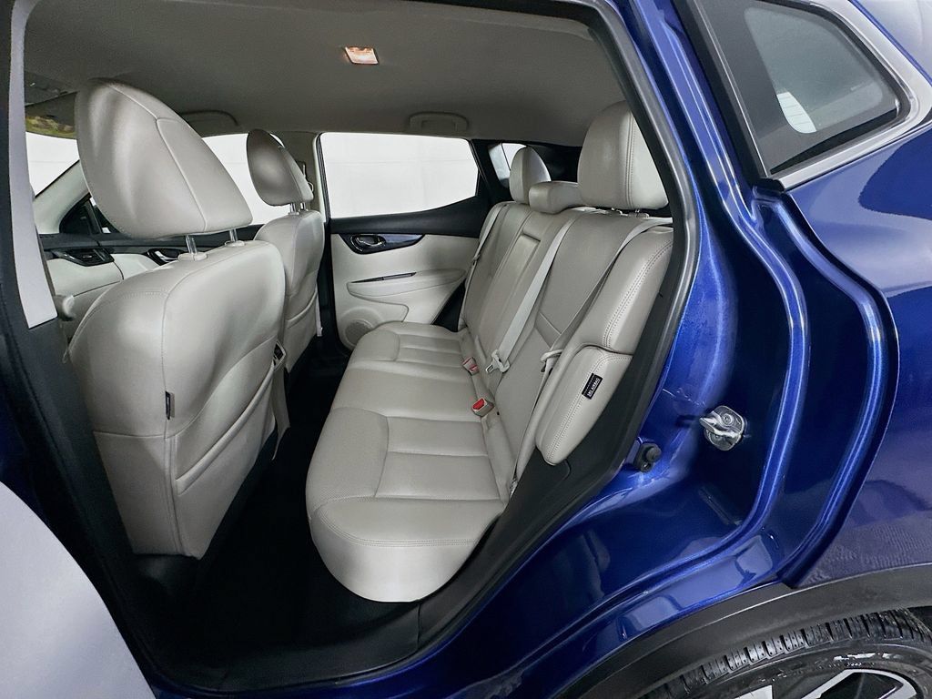 Certified 2021 Nissan Rogue Sport SL FWD image 34