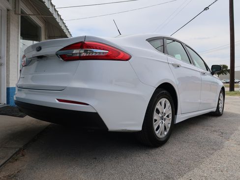 Used 2019 Ford Fusion S FWD image 8