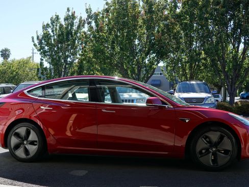 Used 2018 Tesla Model 3 Mid Range RWD image 10