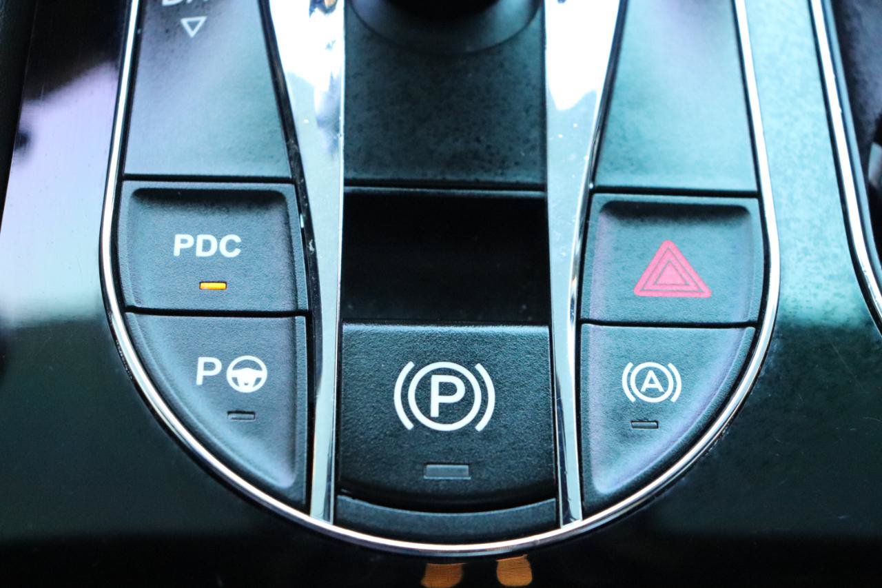 Used 2018 Bentley Bentayga AWD/4WD image 53