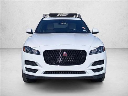 Used 2017 Jaguar F-PACE Prestige image 2