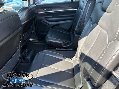 Used 2023 Jeep Grand Cherokee L Limited AWD/4WD image 18