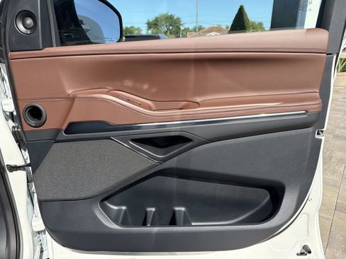 New 2026 Lincoln Navigator Reserve AWD/4WD image 16
