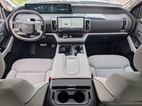 New 2025 Ford Expedition Platinum w/ Platinum Ultimate Package image 10