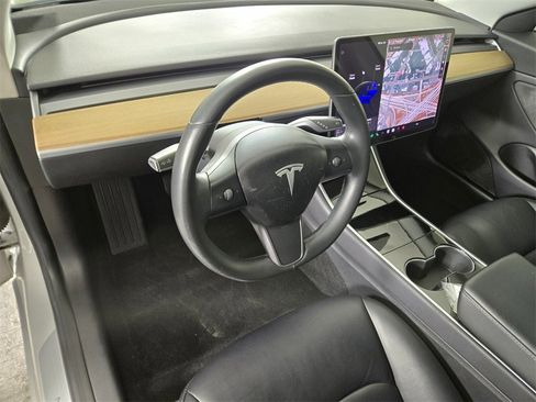 Used 2018 Tesla Model 3 Long Range image 16