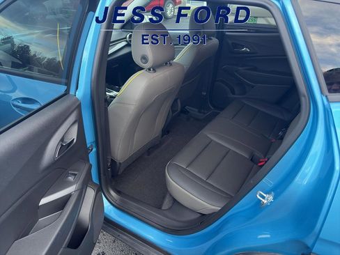 Used 2025 Chevrolet Trax ACTIV w/ Sunroof Package image 14
