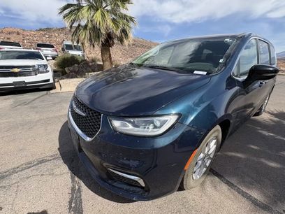 Used 2024 Chrysler Pacifica Touring-L