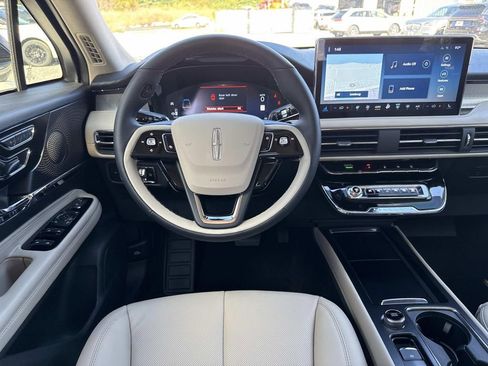 New 2026 Lincoln Corsair Premiere image 17