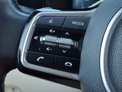 Certified 2023 Kia Sorento SX Prestige w/ Panoramic Sunroof Package AWD/4WD image 23