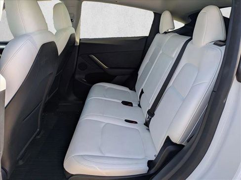 Used 2024 Tesla Model Y Long Range AWD/4WD image 19
