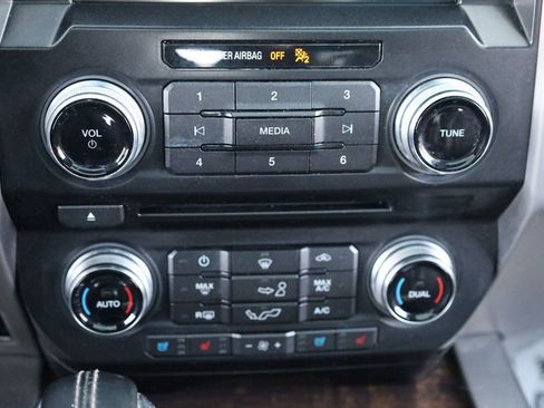 Used 2015 Ford F150 Platinum w/ Equipment Group 701A Luxury image 37