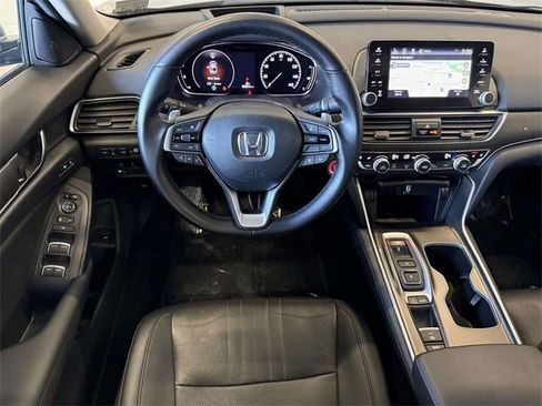 Used 2020 Honda Accord Touring image 4