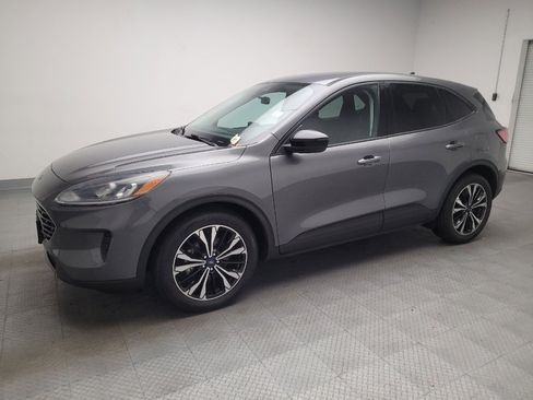 Used 2022 Ford Escape SE w/ SE Sport Appearance Package image 2