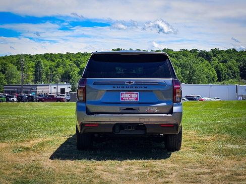 Used 2022 Chevrolet Suburban RST w/ Luxury Package AWD/4WD image 4