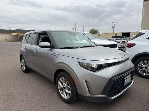 Used 2023 Kia Soul LX w/ Option Group 015 image 2