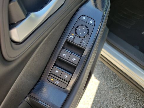 Used 2025 Nissan Rogue SV FWD image 14