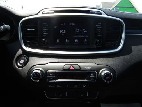 Used 2019 Kia Sorento EX AWD/4WD image 17