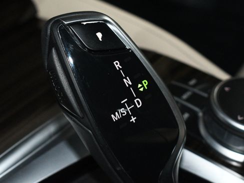 Used 2020 BMW 530i w/ Premium Package RWD image 38