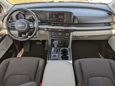 Certified 2023 Kia Carnival LX image 12