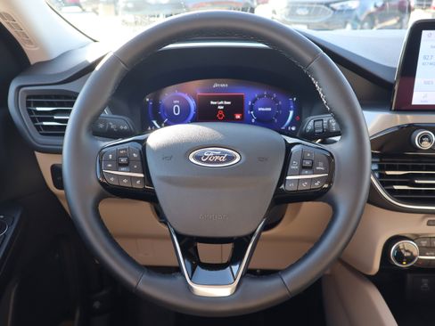 Used 2022 Ford Escape Titanium image 14