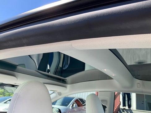 Used 2023 Tesla Model 3 Standard Range image 32