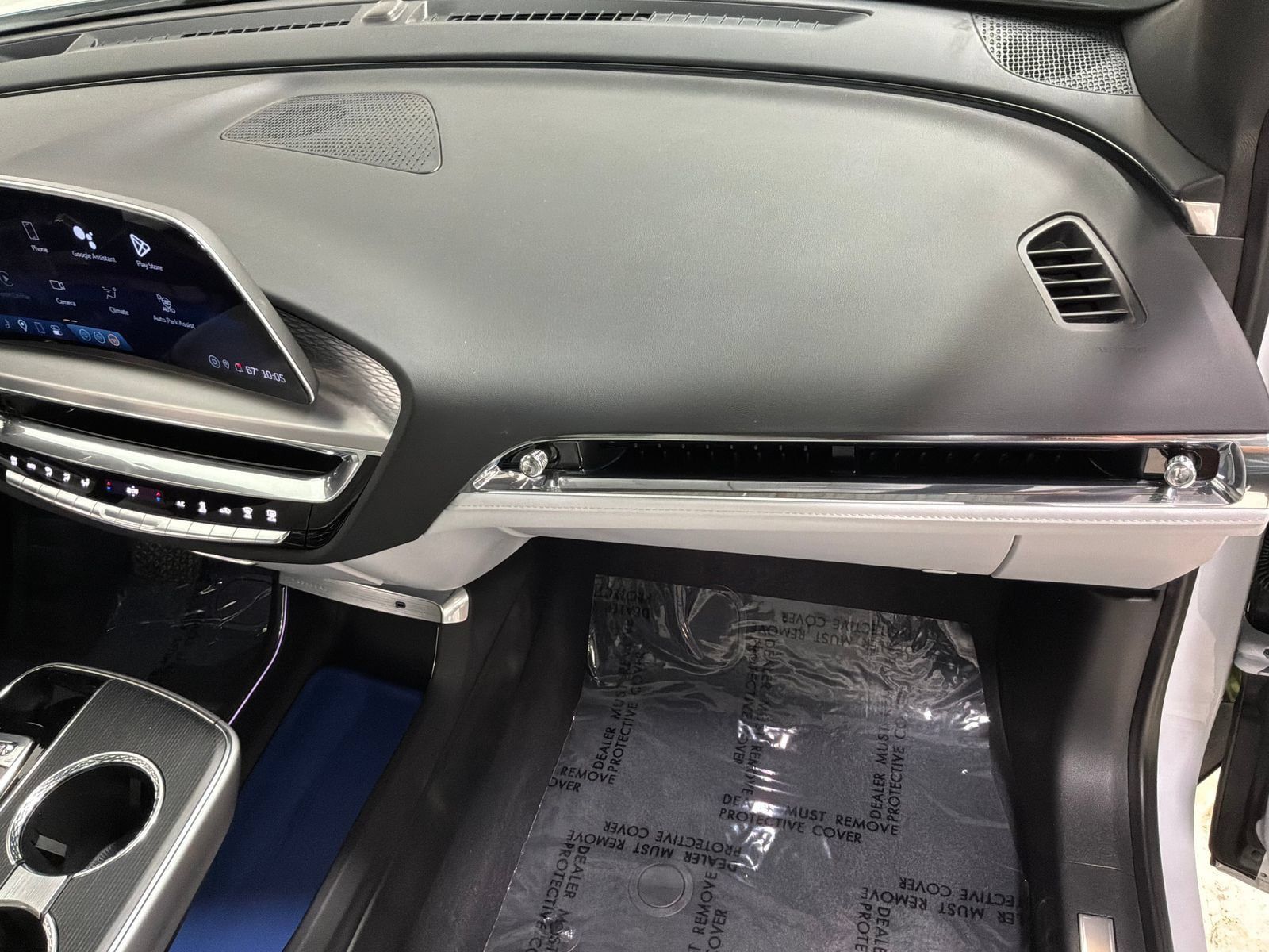 Used 2024 Cadillac Lyriq Sport AWD/4WD image 17