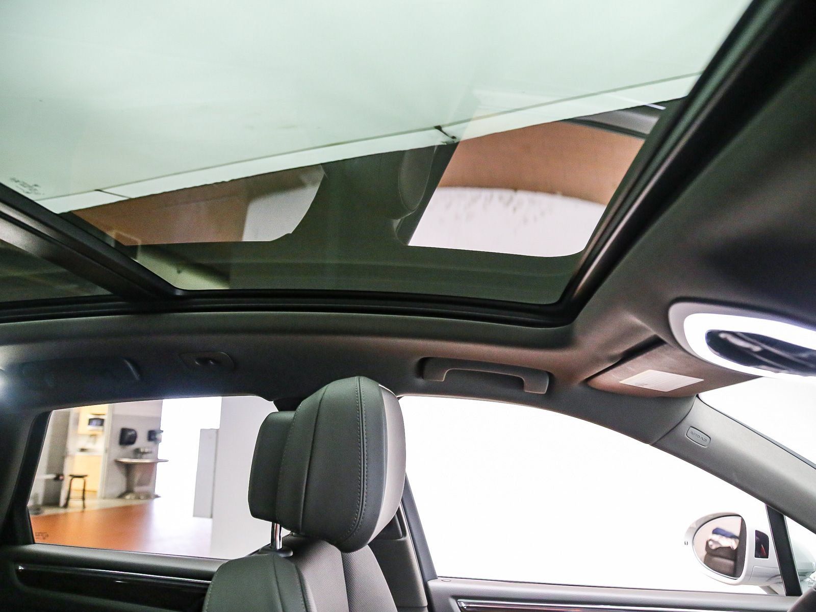 Certified 2026 Porsche Macan AWD/4WD image 21