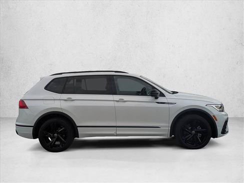 Used 2023 Volkswagen Tiguan SE R-Line FWD image 4
