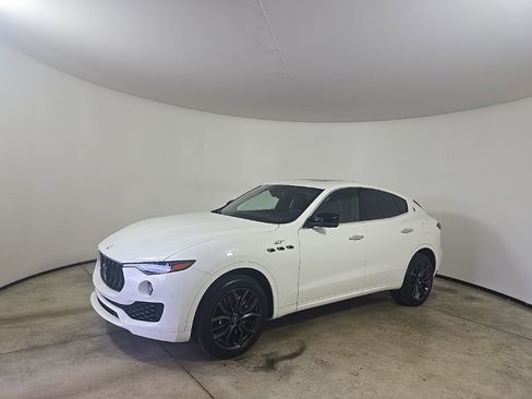 Used 2024 Maserati Levante GT Ultima image 2