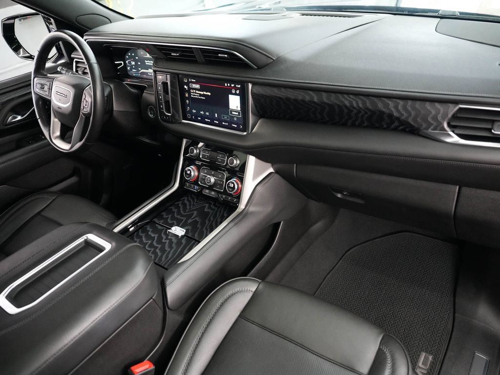 Used 2022 GMC Yukon XL Denali AWD/4WD image 39