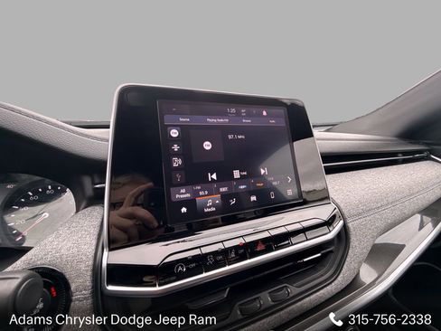 Used 2025 Jeep Compass Latitude image 20