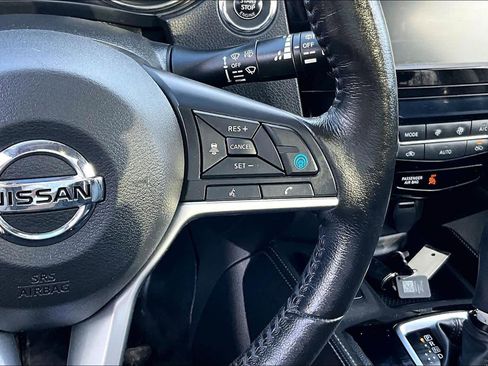 Used 2018 Nissan Rogue SL w/ Premium Package image 23