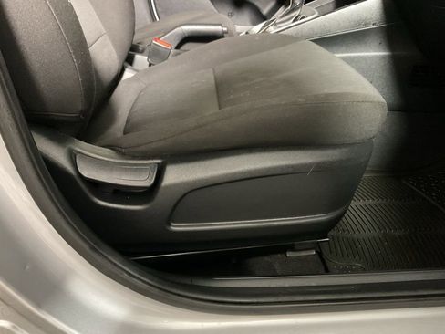 Used 2021 Hyundai Venue SE FWD image 35