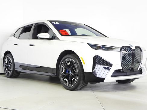 Used 2024 BMW iX xDrive50 w/ Sport Package AWD/4WD image 4