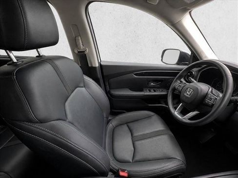Used 2025 Honda Pilot Touring image 15