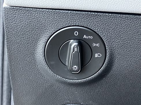 Used 2024 Volkswagen Taos SE image 19