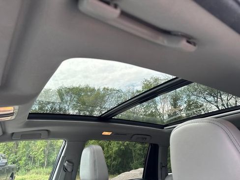 Used 2018 Toyota Highlander Limited Platinum AWD/4WD image 2
