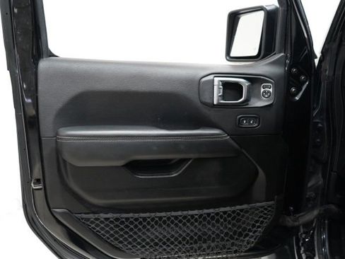 Used 2023 Jeep Wrangler Unlimited Sahara image 15