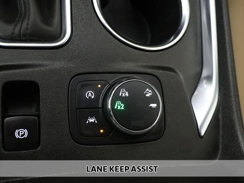 Used 2023 Chevrolet Traverse Premier AWD/4WD image 7