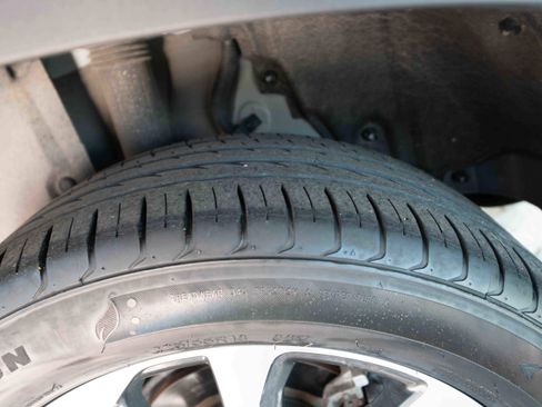 Used 2023 Toyota Corolla Cross XLE image 30