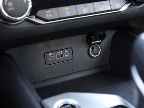Used 2025 Nissan Altima 2.5 SV FWD image 14