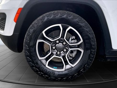 Used 2023 Jeep Grand Cherokee Trailhawk image 8