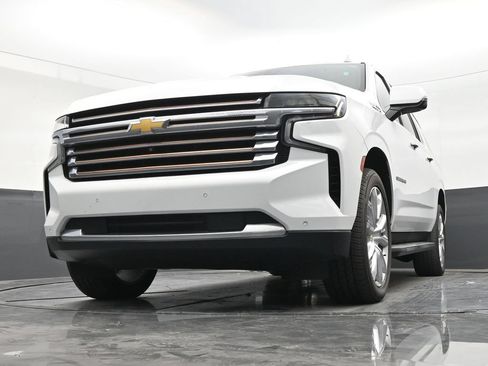 Used 2022 Chevrolet Suburban High Country RWD image 26