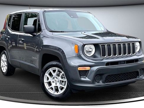 Used 2023 Jeep Renegade Latitude image 3